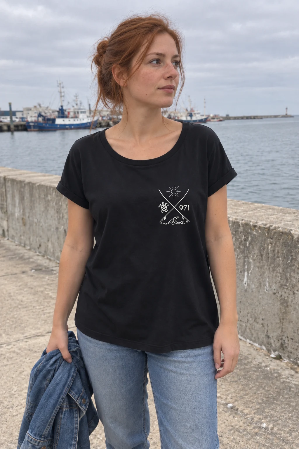 T-shirt rouloté, coupe loose porté : Noir · Surf tortue 971 · Blanc