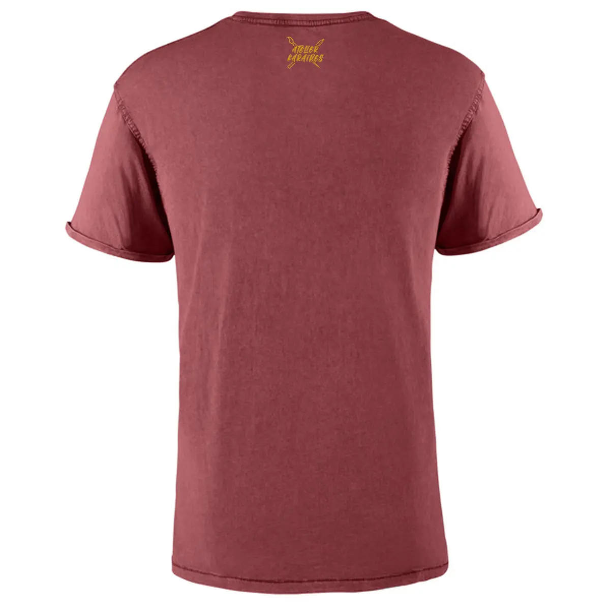 Dos du T-shirt vieilli homme rouge grenat délavé avec le logo Atelier Karaïbes en jaune moutarde sous le col